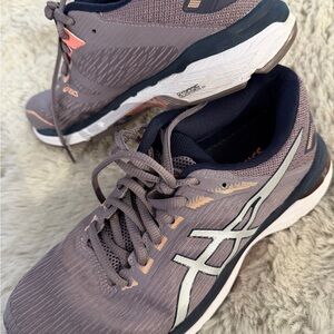 ASICS GT-2000 7 running shoes women’s 6.5 like new